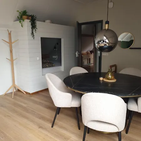 公寓 Prachtig En Zeer Ruim Vakantie-appartement 